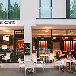 Auris Hotel