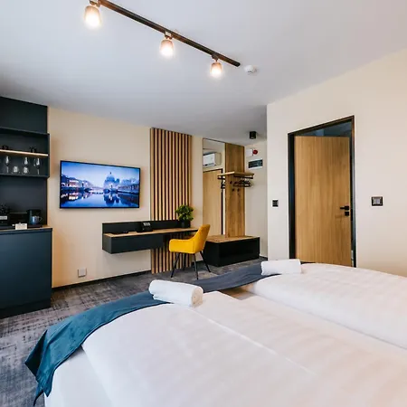 Auris Hotel 4*