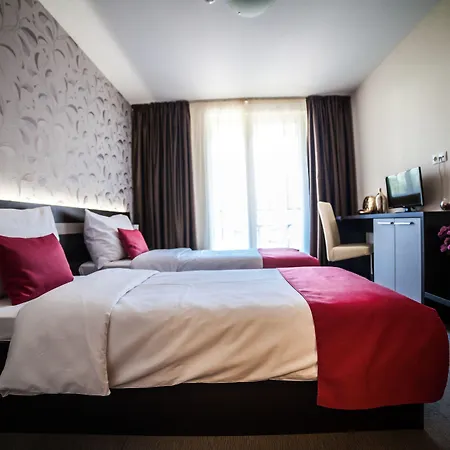 Auris Hotel 4*
