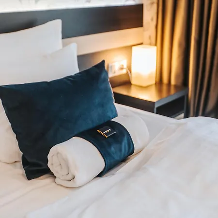 Auris Hotel 4*