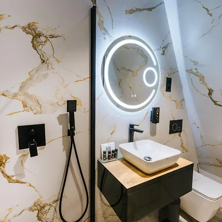 Auris Hotel 4*